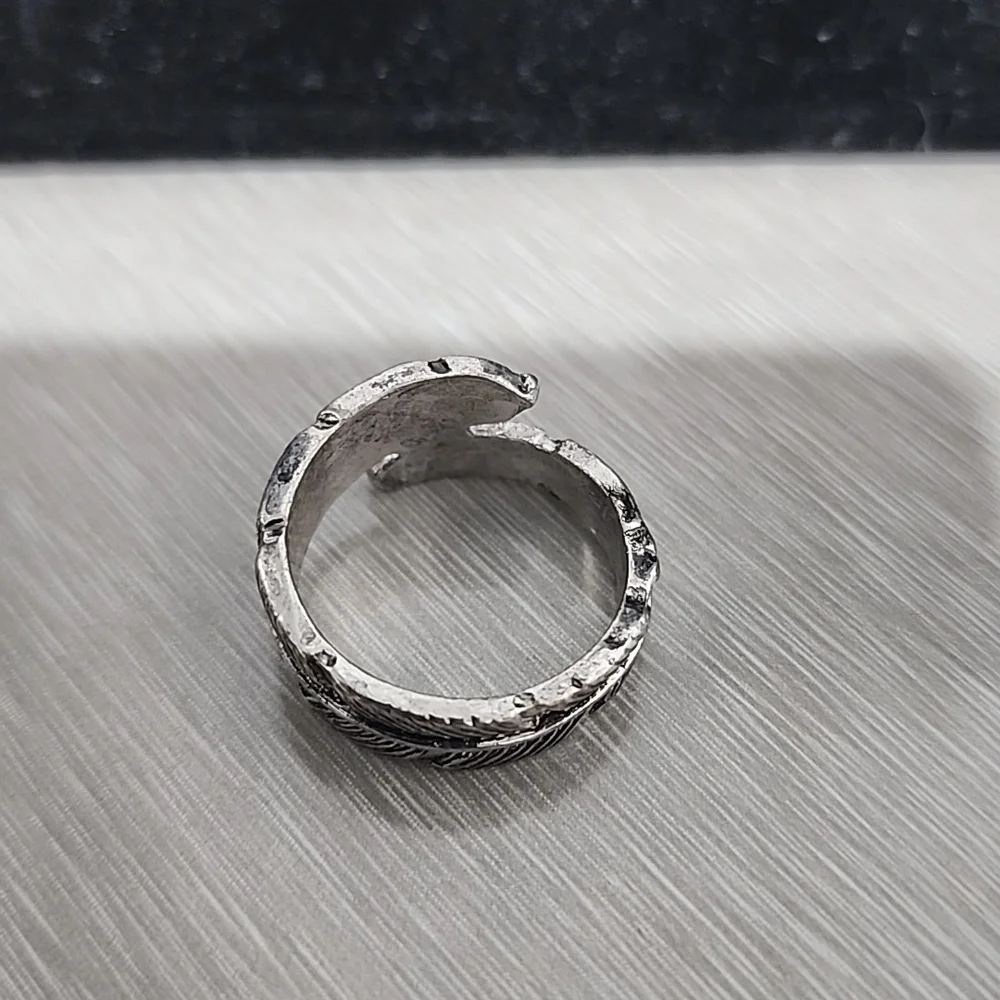 Idyllwild Silvertone Feather Ring - Picture 5 of 6
